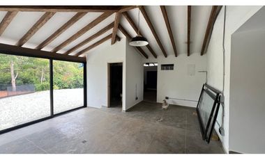 CASA COMERCIAL BORDE DE VIA RETIRO