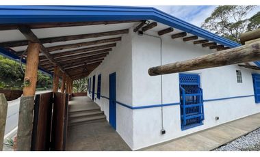 CASA COMERCIAL BORDE DE VIA RETIRO