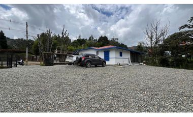 CASA COMERCIAL BORDE DE VIA RETIRO