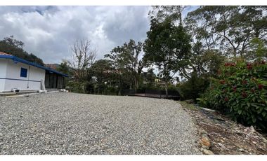 CASA COMERCIAL BORDE DE VIA RETIRO