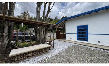 CASA COMERCIAL BORDE DE VIA RETIRO