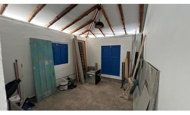 CASA COMERCIAL BORDE DE VIA RETIRO