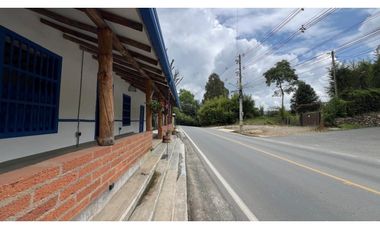 CASA COMERCIAL BORDE DE VIA RETIRO