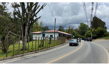CASA COMERCIAL BORDE DE VIA RETIRO