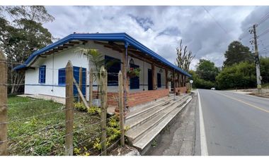 CASA COMERCIAL BORDE DE VIA RETIRO