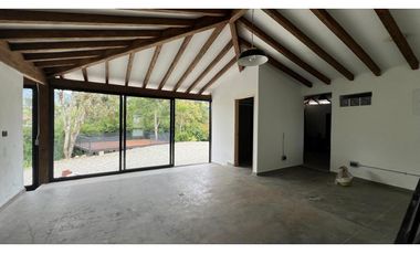 CASA COMERCIAL BORDE DE VIA RETIRO