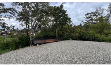 CASA COMERCIAL BORDE DE VIA RETIRO