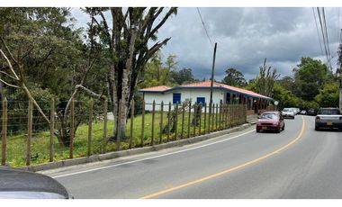 CASA COMERCIAL BORDE DE VIA RETIRO