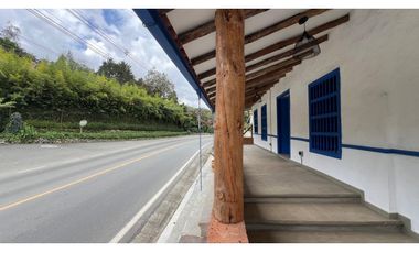 CASA COMERCIAL BORDE DE VIA RETIRO