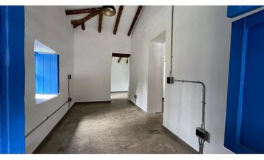 CASA COMERCIAL BORDE DE VIA RETIRO