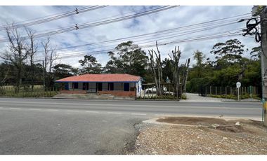 CASA COMERCIAL BORDE DE VIA RETIRO