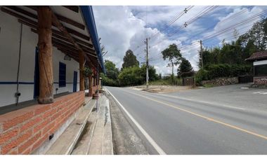 CASA COMERCIAL BORDE DE VIA RETIRO