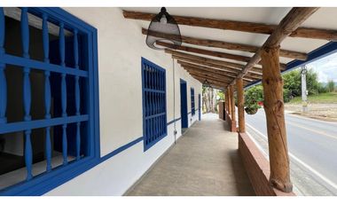 CASA COMERCIAL BORDE DE VIA RETIRO