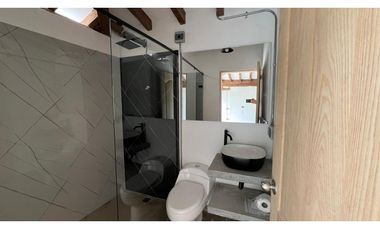 CASA COMERCIAL BORDE DE VIA RETIRO