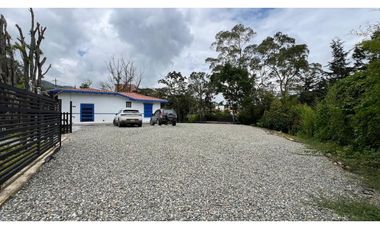 CASA COMERCIAL BORDE DE VIA RETIRO