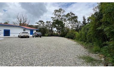 CASA COMERCIAL BORDE DE VIA RETIRO
