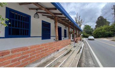 CASA COMERCIAL BORDE DE VIA RETIRO