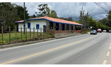 CASA COMERCIAL BORDE DE VIA RETIRO