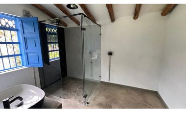 CASA COMERCIAL BORDE DE VIA RETIRO