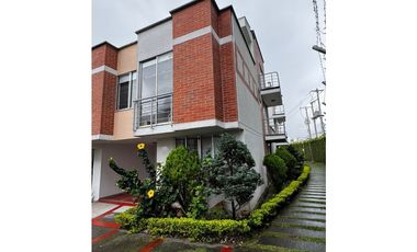 VENTA DE HERMOSA CASA ESQUINERA REMODELADA SECTOR AVENIDA SUR PEREIRA