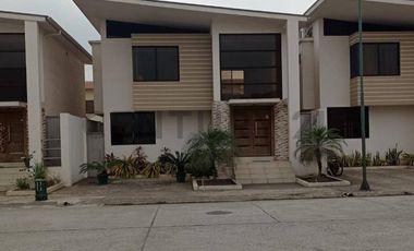 Casa en venta en Babahoyo, Urbanización Valle Verde 1
