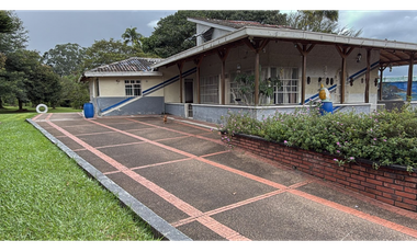 SE VENDE CASA LOTE EN LA VIA CERRITOS KM 6 DIAGONAL A LA TOYOTA