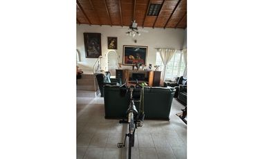 SE VENDE CASA LOTE EN LA VIA CERRITOS KM 6 DIAGONAL A LA TOYOTA