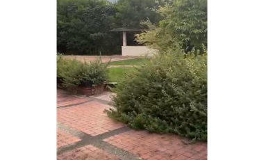 SE VENDE CASA LOTE EN LA VIA CERRITOS KM 6 DIAGONAL A LA TOYOTA