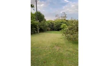 SE VENDE CASA LOTE EN LA VIA CERRITOS KM 6 DIAGONAL A LA TOYOTA