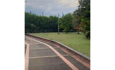 SE VENDE CASA LOTE EN LA VIA CERRITOS KM 6 DIAGONAL A LA TOYOTA