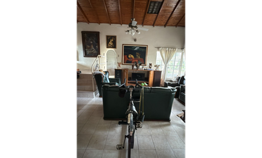 SE VENDE CASA LOTE EN LA VIA CERRITOS KM 6 DIAGONAL A LA TOYOTA