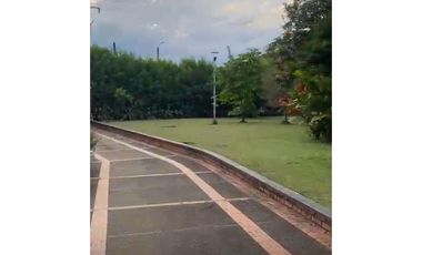 SE VENDE CASA LOTE EN LA VIA CERRITOS KM 6 DIAGONAL A LA TOYOTA