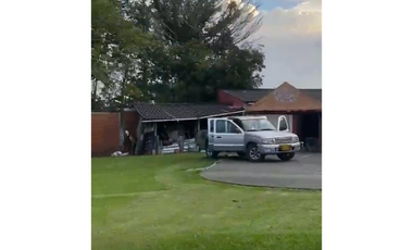 SE VENDE CASA LOTE EN LA VIA CERRITOS KM 6 DIAGONAL A LA TOYOTA