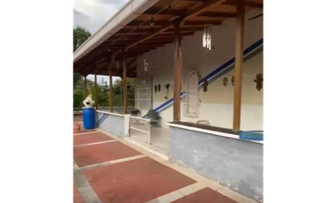 SE VENDE CASA LOTE EN LA VIA CERRITOS KM 6 DIAGONAL A LA TOYOTA