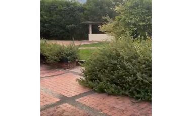 SE VENDE CASA LOTE EN LA VIA CERRITOS KM 6 DIAGONAL A LA TOYOTA