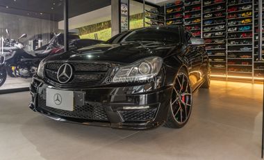 Venta de Casa Campestre Moderna con vista a Medellín