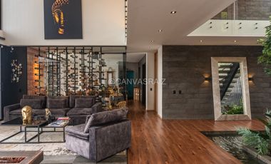 Venta de Casa Campestre Moderna con vista a Medellín