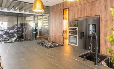 Venta de Casa Campestre Moderna con vista a Medellín