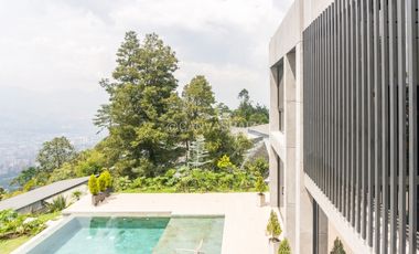 Venta de Casa Campestre Moderna con vista a Medellín