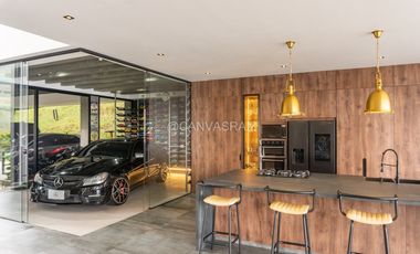 Venta de Casa Campestre Moderna con vista a Medellín