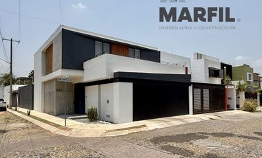 Hermosa Casa en Venta con Alberca Residencial Esmeralda en Colima de 4 Recámaras
