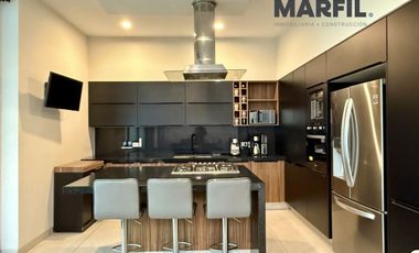 Hermosa Casa en Venta con Alberca Residencial Esmeralda en Colima de 4 Recámaras