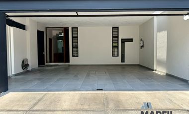 Hermosa Casa en Venta con Alberca Residencial Esmeralda en Colima de 4 Recámaras