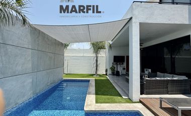 Hermosa Casa en Venta con Alberca Residencial Esmeralda en Colima de 4 Recámaras