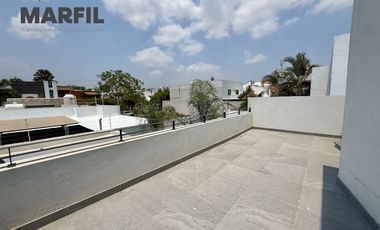 Hermosa Casa en Venta con Alberca Residencial Esmeralda en Colima de 4 Recámaras