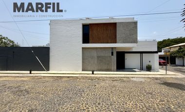 Hermosa Casa en Venta con Alberca Residencial Esmeralda en Colima de 4 Recámaras