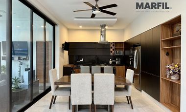 Hermosa Casa en Venta con Alberca Residencial Esmeralda en Colima de 4 Recámaras