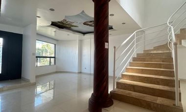CASA EN VENTA EN JARDINES DE LA MESA