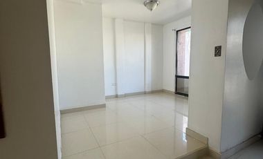 CASA EN VENTA EN JARDINES DE LA MESA