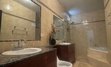 CASA EN VENTA EN JARDINES DE LA MESA